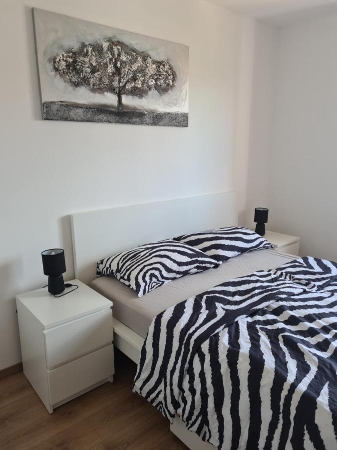 Apartments Petrovic Šilo Εξωτερικό φωτογραφία