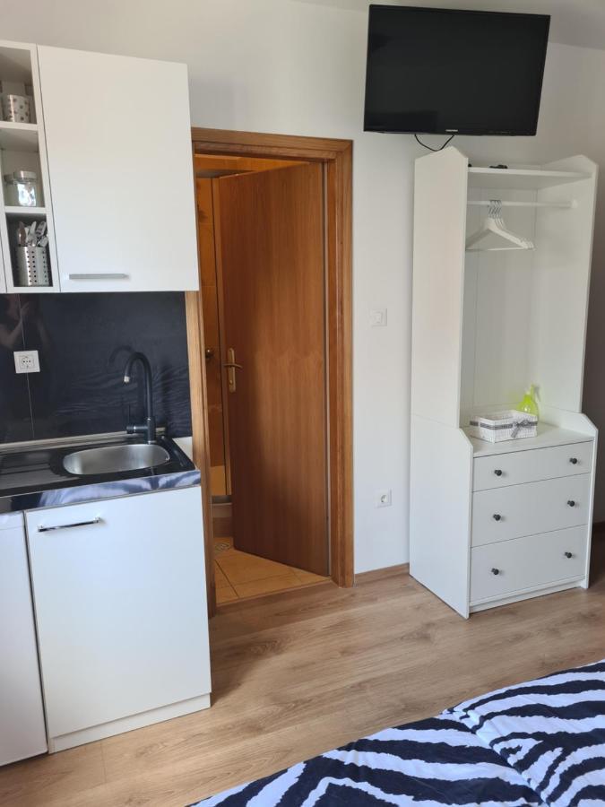 Apartments Petrovic Šilo Εξωτερικό φωτογραφία