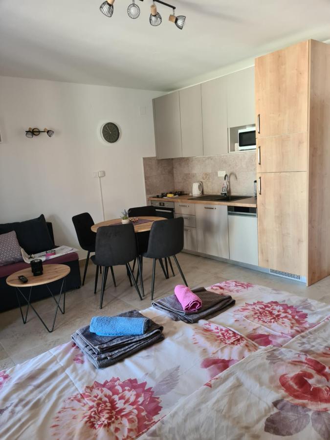 Apartments Petrovic Šilo Εξωτερικό φωτογραφία