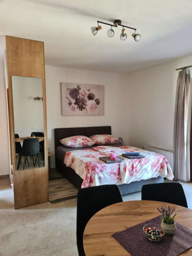 Apartments Petrovic Šilo Εξωτερικό φωτογραφία