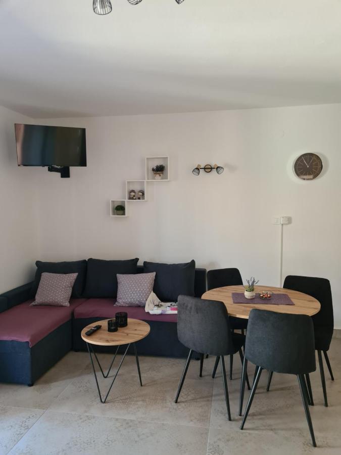 Apartments Petrovic Šilo Εξωτερικό φωτογραφία