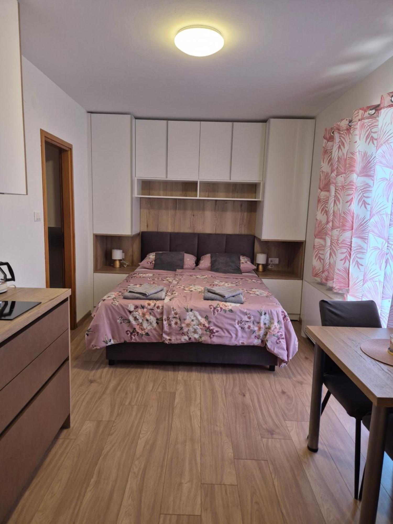 Apartments Petrovic Šilo Εξωτερικό φωτογραφία