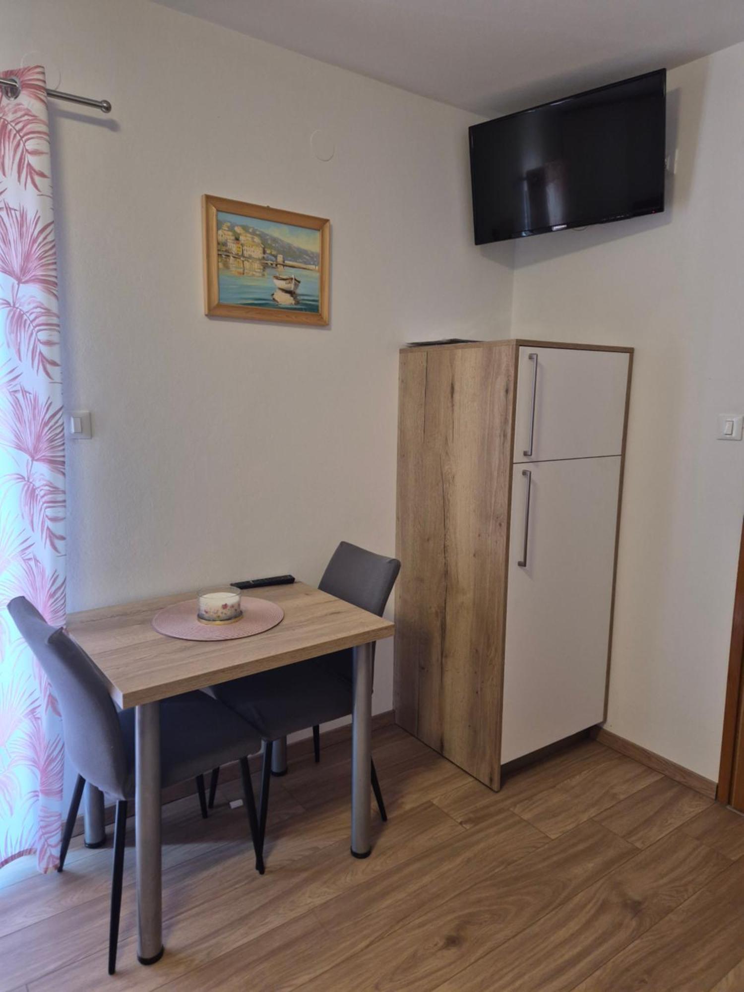 Apartments Petrovic Šilo Εξωτερικό φωτογραφία