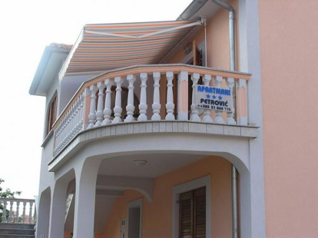 Apartments Petrovic Šilo Εξωτερικό φωτογραφία